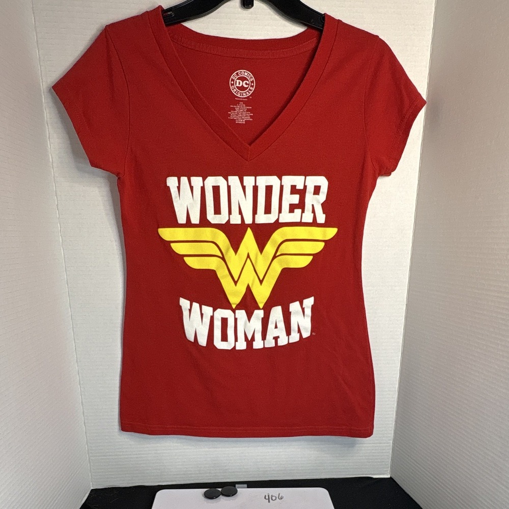 DC Comics Originals Wonder Woman Women's Red V-Neck Graphic Tee Short Sleeve L